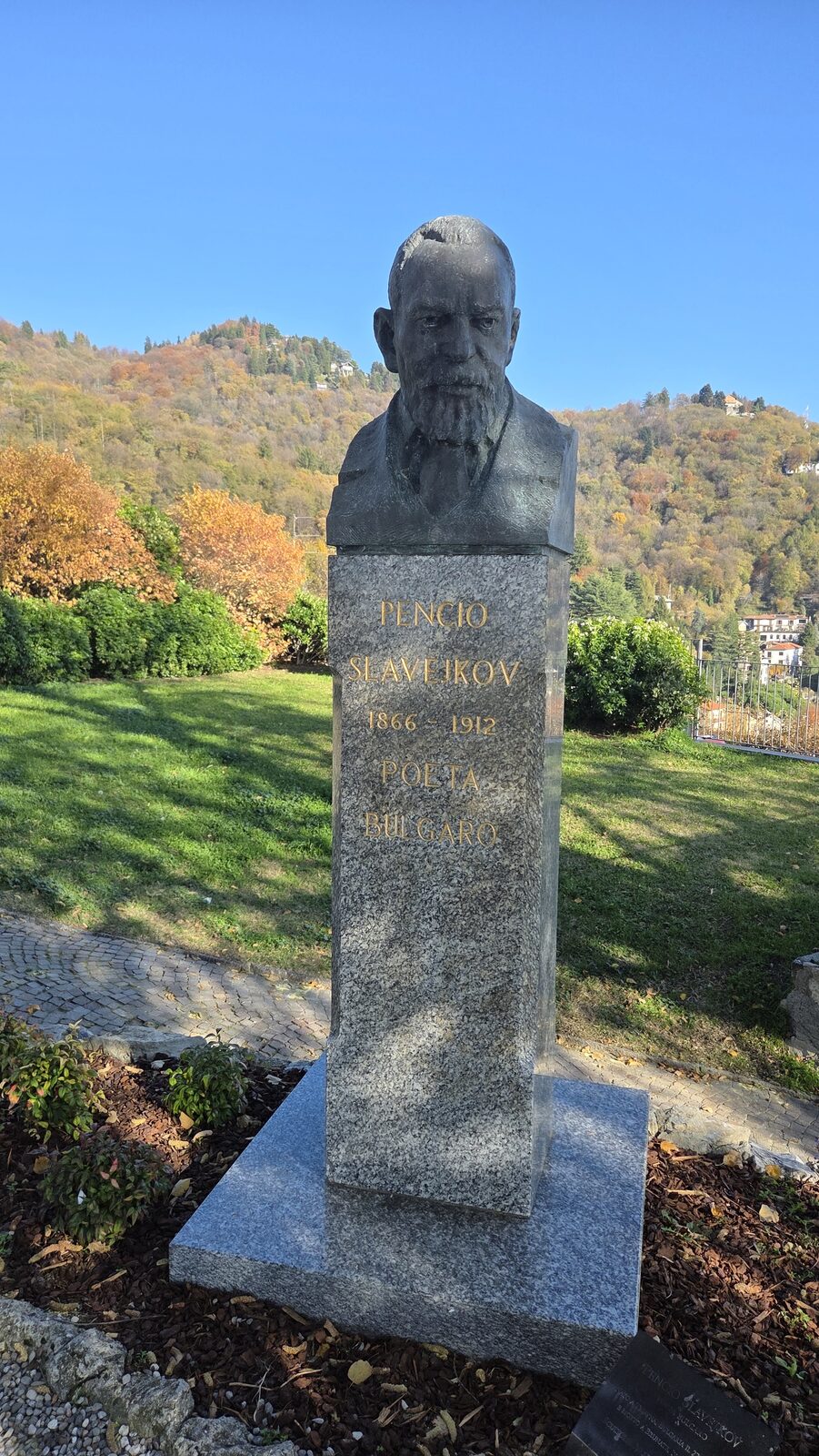 The monument to Pencho Slaveykov in Brunate