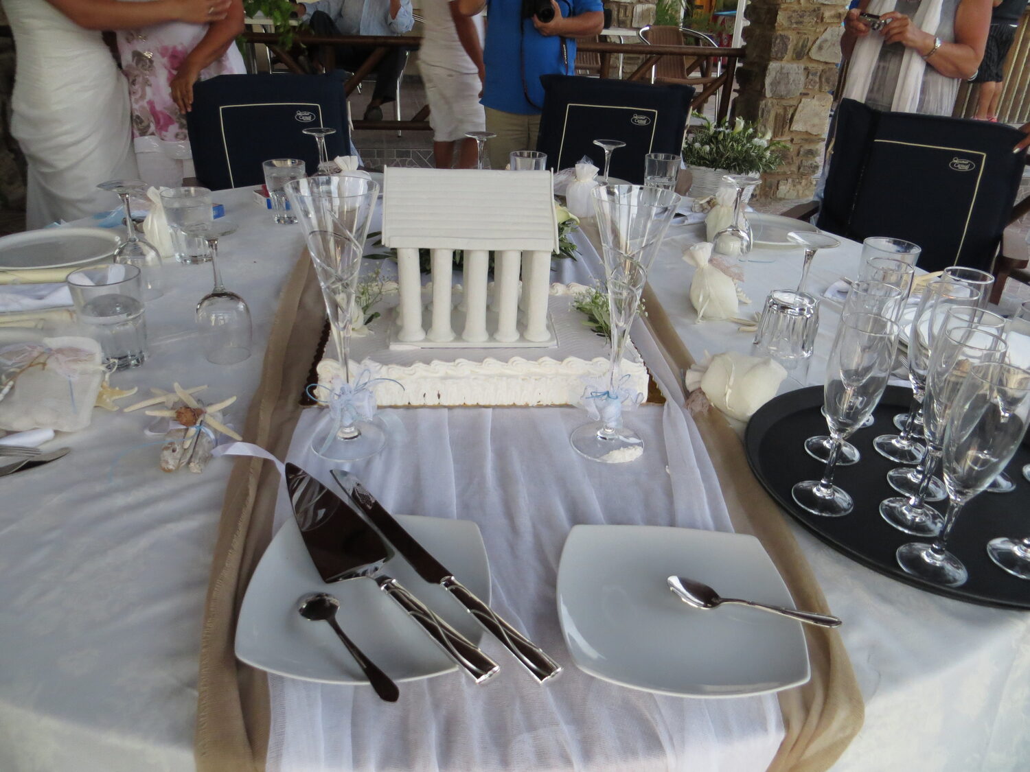 The wedding cake shaped like the Parthenon
