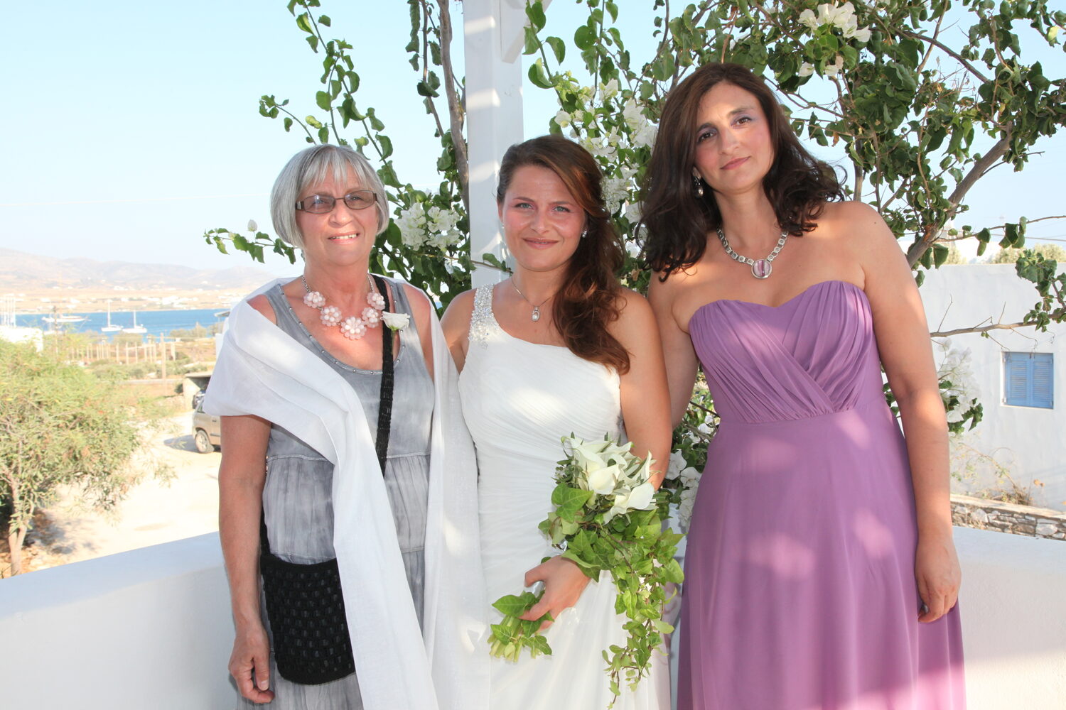 The bride's mother, the bride and Albena
