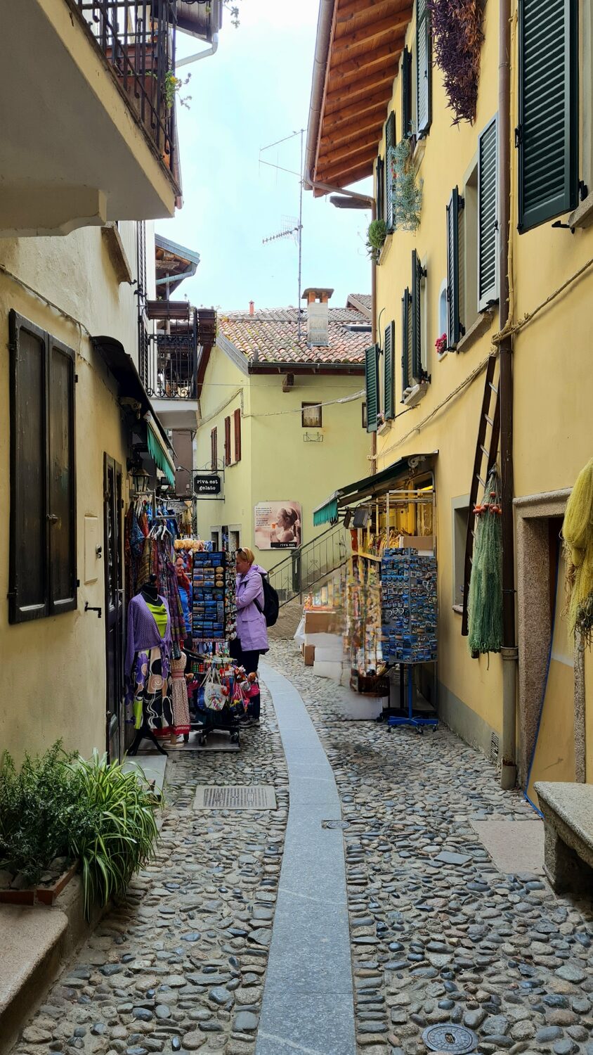 A lane on Isola dei Pescatori