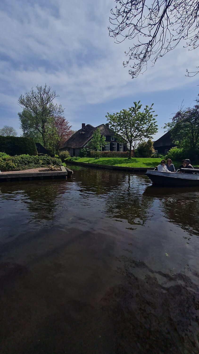 A thatched house on the canal at Giethoorn