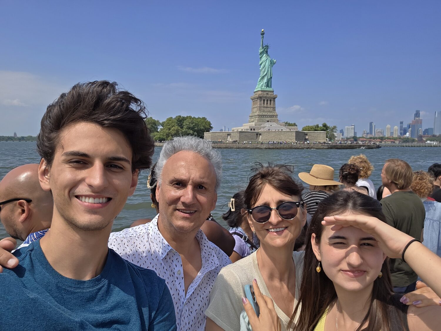 The family with the Statue of Liberty