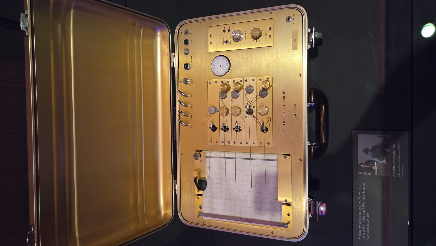 A suitcase spy radio set